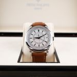 Patek Philippe Calatrava 5212A-001 (2024) - Silver dial 40 mm Steel case (3/8)