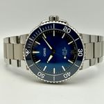 Oris Aquis Date 01 400 7769 4135-07 8 22 09PEB (2025) - Blue dial 42 mm Steel case (2/8)