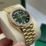 Rolex Day-Date 128348RBR (2025) - Green dial 43 mm Yellow Gold case (8/10)