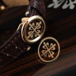 Patek Philippe Perpetual Calendar 5327J (2018) - White dial 39 mm Yellow Gold case (8/8)