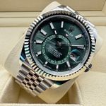 Rolex Sky-Dweller 336934 (2024) - Green dial 42 mm Gold/Steel case (3/8)