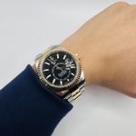 Rolex Sky-Dweller 336933 (2020) - Black dial 42 mm Gold/Steel case (4/6)