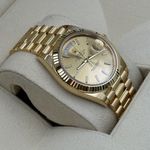 Rolex Day-Date 40 228238 (2024) - Champagne wijzerplaat 40mm Geelgoud (7/8)