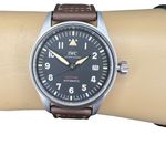 IWC Pilot IW326803 (2024) - Zwart wijzerplaat 39mm Staal (2/8)