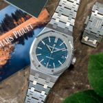 Audemars Piguet Royal Oak Selfwinding 15450ST (2020) - Blue dial 37 mm Steel case (1/8)