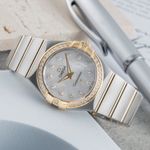 Omega Constellation Quartz 123.25.27.60.55.003 (2012) - Pearl dial 27 mm Steel case (2/8)