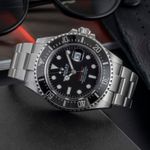 Rolex Sea-Dweller 126600 (Onbekend (willekeurig serienummer)) - Zwart wijzerplaat 43mm Staal (2/8)