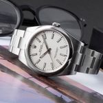 Rolex Oyster Perpetual 39 114300 (Unknown (random serial)) - White dial 39 mm Steel case (2/8)