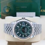 Rolex Sky-Dweller 326933 (2024) - Green dial 42 mm Gold/Steel case (5/8)