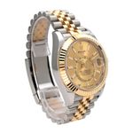 Rolex Sky-Dweller 336933 (2023) - Zwart wijzerplaat 42mm Goud/Staal (4/8)