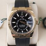 Rolex Sky-Dweller 326238 (2021) - 42 mm Yellow Gold case (2/8)