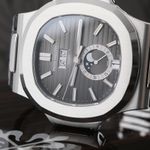 Patek Philippe Nautilus 5726A-001 (2021) - Black dial 41 mm Steel case (6/8)