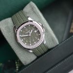 Patek Philippe Aquanaut 5267/200A (2024) - Green dial 39 mm Steel case (2/4)
