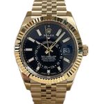 Rolex Sky-Dweller 336938 (2025) - Zwart wijzerplaat 42mm Geelgoud (1/1)