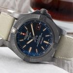 Breitling Avenger Blackbird 44 V1731110/BD74 (Unknown (random serial)) - Black dial 44 mm Titanium case (2/8)