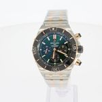 Breitling Chronomat UB0136251L1U1 (2025) - Green dial 44 mm Gold/Steel case (1/4)