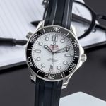 Omega Seamaster Diver 300 M 210.32.42.20.04.001 (Unknown (random serial)) - White dial 42 mm Steel case (3/8)
