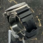 Panerai Submersible PAM01596 (2026) - Black dial 44 mm Steel case (6/8)