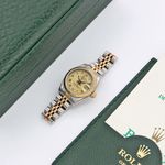 Rolex Lady-Datejust 69173 (Onbekend (willekeurig serienummer)) - Champagne wijzerplaat 26mm Goud/Staal (1/7)