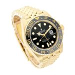 Rolex GMT-Master II 126718GRNR (2024) - Black dial 40 mm Yellow Gold case (3/5)