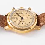 Universal Genève Vintage 12482 (1940) - Champagne dial 38 mm Yellow Gold case (6/8)
