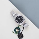 Rolex Explorer 214270 (2020) - Zwart wijzerplaat 39mm Staal (2/8)