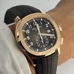 Patek Philippe Aquanaut 5968R-001 (2024) - Brown dial 42 mm Rose Gold case (4/8)