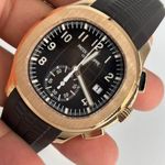 Patek Philippe Aquanaut 5968R-001 (2024) - Brown dial 42 mm Rose Gold case (2/8)
