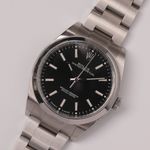 Rolex Oyster Perpetual 39 114300 (2018) - Black dial 39 mm Steel case (2/6)