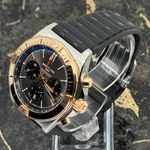 Breitling Chronomat 42 UB0134101B1S1 (2026) - Green dial 43 mm Gold/Steel case (4/8)