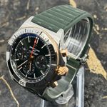 Breitling Chronomat 42 UB0134131L1S1 (2026) - Green dial 43 mm Gold/Steel case (5/8)
