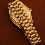 Rolex Day-Date 36 18038 (1981) - Champagne dial 36 mm Yellow Gold case (6/8)