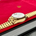 Rolex Lady-Datejust 69178 (1996) - Gold dial 26 mm Yellow Gold case (6/8)