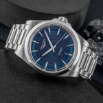 Longines Conquest L3.720.4.92.6 (2025) - Blauw wijzerplaat 38mm Staal (2/8)
