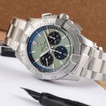 Breitling Avenger AB0147101L1A1 (2026) - Green dial 44 mm Steel case (2/8)