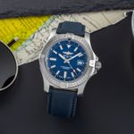 Breitling Avenger A17318 (Onbekend (willekeurig serienummer)) - Blauw wijzerplaat 43mm Staal (1/8)