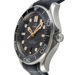 Omega Seamaster Diver 300 M 210.22.42.20.01.004 (Unknown (random serial)) - Black dial 42 mm Steel case (5/8)