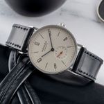 NOMOS Tangente 33 122.S1 (2009) - Wit wijzerplaat 33mm Staal (2/8)