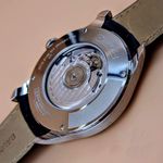 Baume & Mercier Clifton M0A10189 (2025) - Gold dial 43 mm Steel case (8/8)