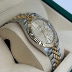 Rolex Datejust 41 126333 (2024) - Gold dial 41 mm Gold/Steel case (7/8)