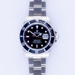 Rolex Submariner Date 16610 (1995) - Zwart wijzerplaat 40mm Staal (3/8)