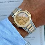 Patek Philippe Nautilus 3800 (1994) - Goud wijzerplaat 37mm Goud/Staal (2/8)