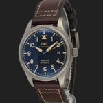 IWC Pilot Mark IW327006 (2020) - Black dial 40 mm Titanium case (1/8)