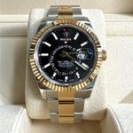 Rolex Sky-Dweller 326933 (2022) - Zwart wijzerplaat 42mm Goud/Staal (1/7)