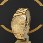 Rolex Day-Date 36 18238 (1995) - Gold dial 36 mm Yellow Gold case (2/5)