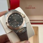 Omega Constellation 131.23.34.20.63.001 (2026) - Brown dial 34 mm Gold/Steel case (1/10)