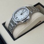 Patek Philippe Nautilus 7118/1A-010 (2024) - Zilver wijzerplaat 35mm Staal (4/8)