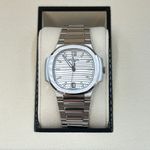 Patek Philippe Nautilus 7118/1A-010 (2024) - Zilver wijzerplaat 35mm Staal (5/8)