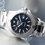 Breitling Avenger A17318101B1A1 (2023) - Black dial 43 mm Steel case (2/8)