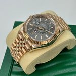 Rolex Sky-Dweller 336935 (2026) - 42mm Roségoud (4/10)